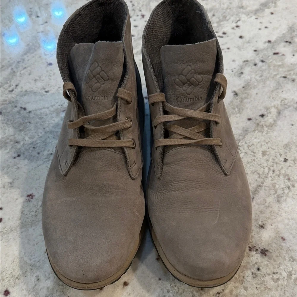 Columbia Men's Tan Soft SuedeLeather Boots.